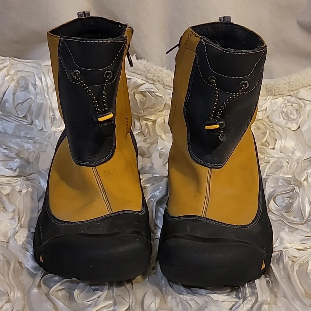 Keen Children's Boot Unisex Size 4 Wateproof Winter -  Unisex
